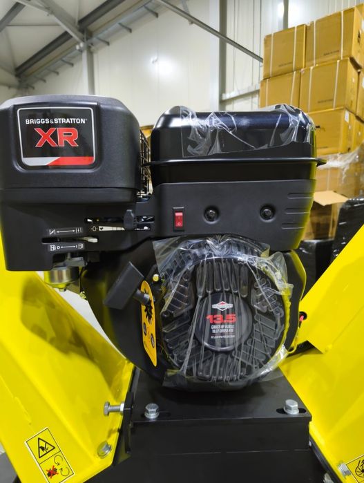 Rozdrabniacz spalinowy d. Briggs & Stratton.  16 HP rębak. 20cm