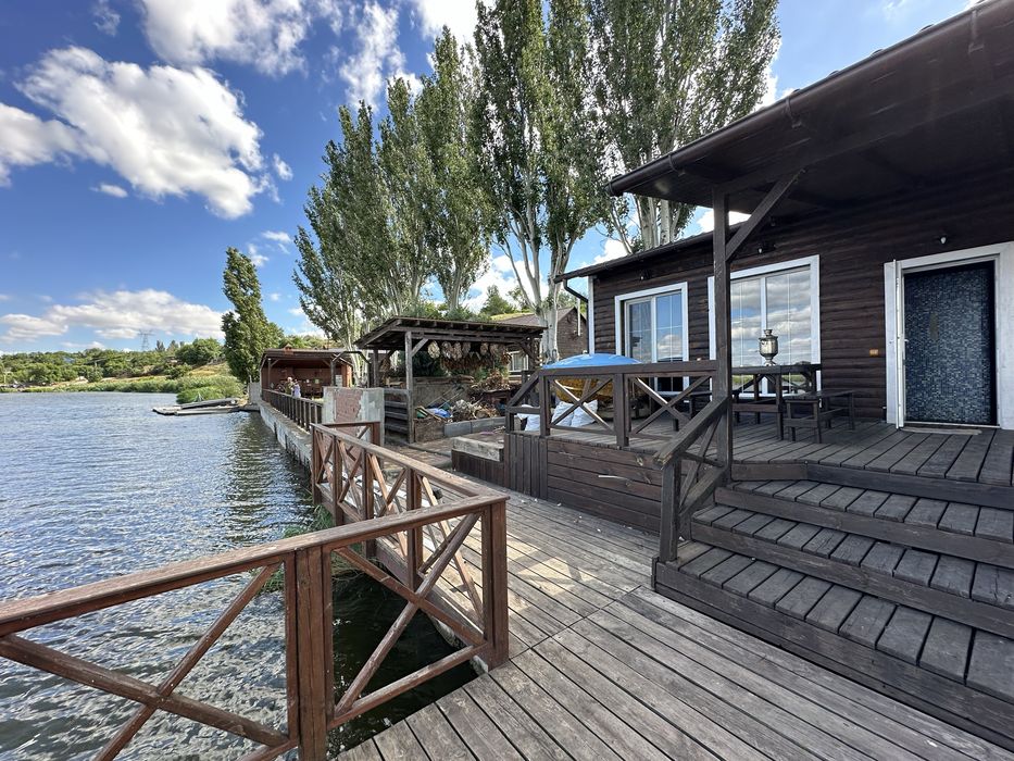 Продаю гостиночно-банный комплекс на берегу реки