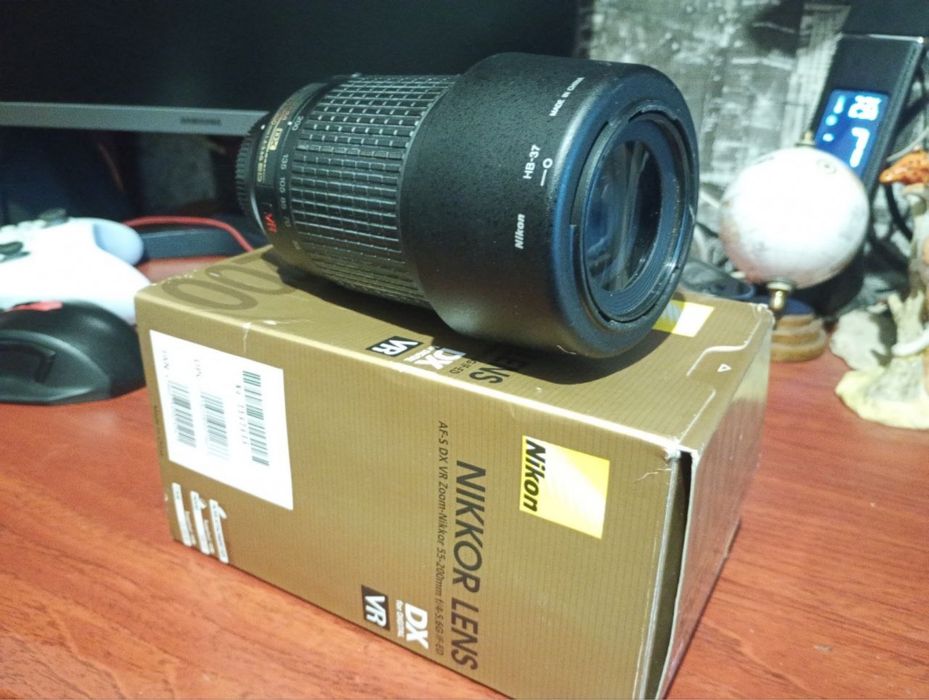 Обʼєктив nikkor 55-200