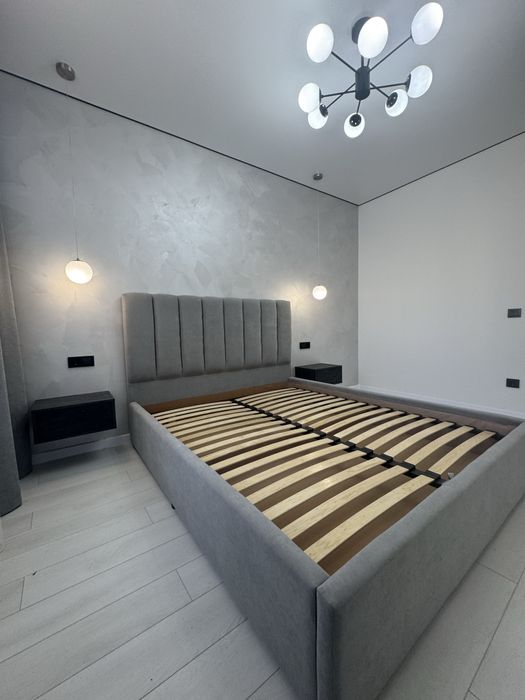 2- кімн новобудови здана з ремонтом меблями світло вода газ ліфт все є