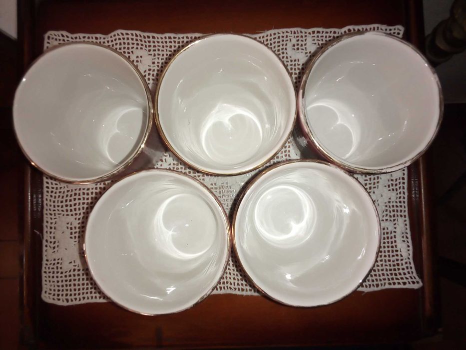 Copos em loiça de Alcobaça, usados