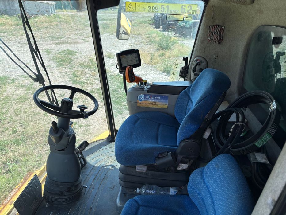 Комбайн New Holland CX8080