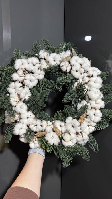 Новорічний різдвяний вінок зі штучної ялинки та натуральної бавовни