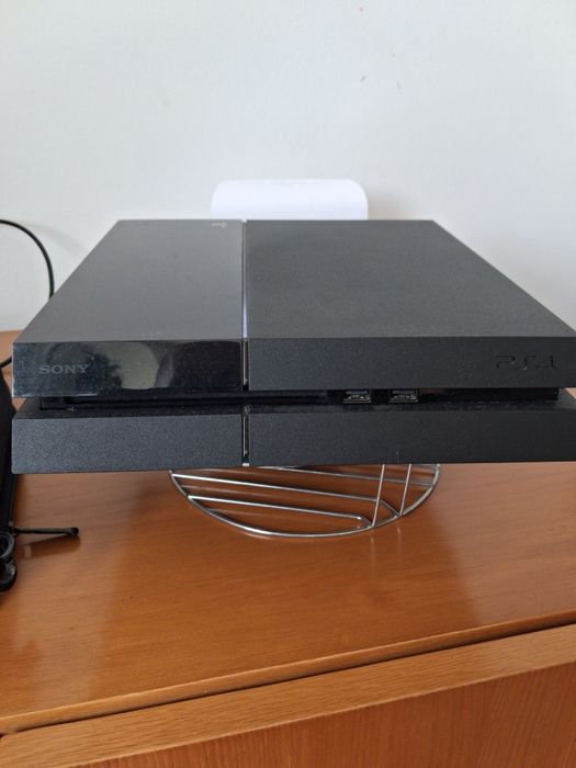PlayStation 4 com 5 jogos