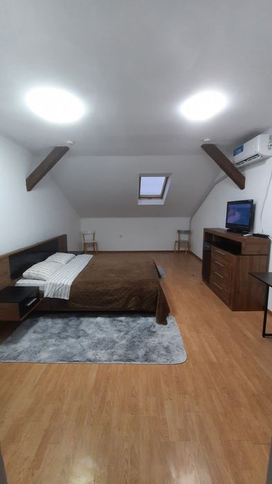 Вільно/Готель MONO/Героїв Майдану 54/Центер Парк Шевченка.