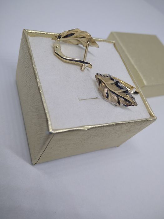 Złote kolczyki listki z białym złotem 585   570
