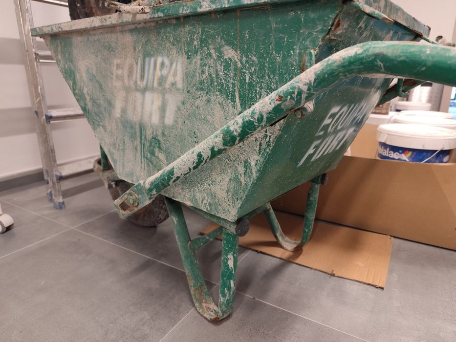 Carro de mão obra para guincho