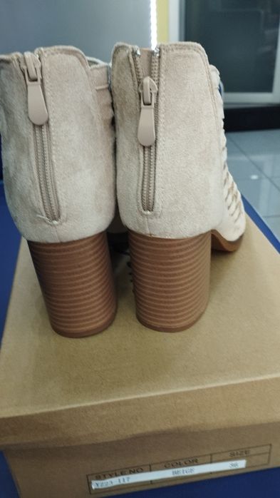 Botins novos tam. 36