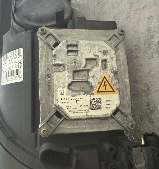 Par de Faróis Bi-Xenon Originais Audi TT 8J - Completos com Balastros