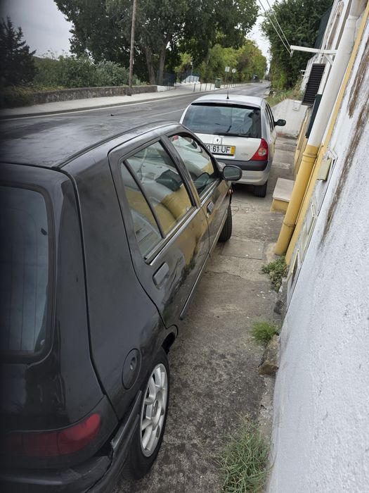 Renault clio 1995 800€