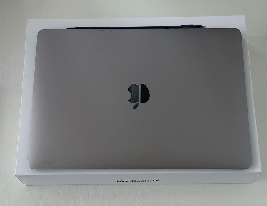 Продам MacBook air13 (2020)