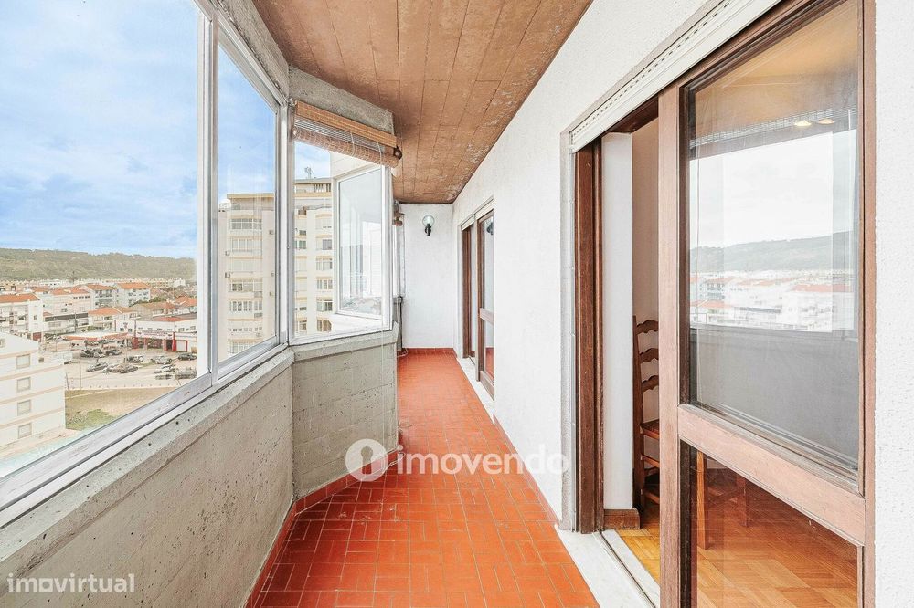 Apartamento T1 junto à praia, com estacionamento, Costa da Caparica