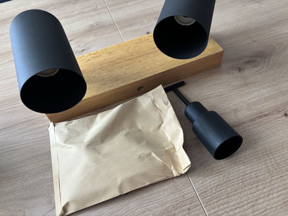 Lampa sufitowa bądź ścienna.,