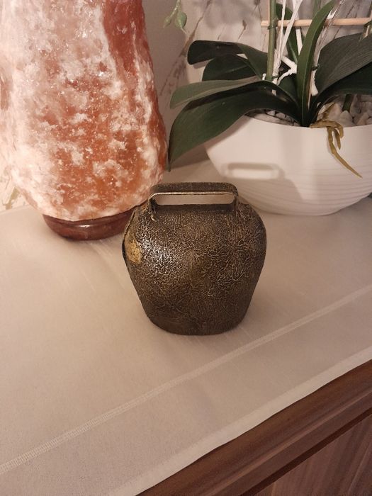 Mosiężny dzwonek pasterski