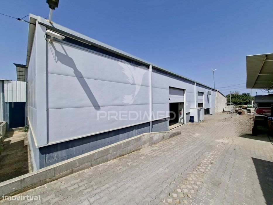 Armazém de 250 m² para Arrendamento na Moita
