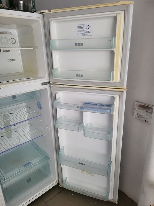 Двокамерний холодильник Samsung RT-29CVPW