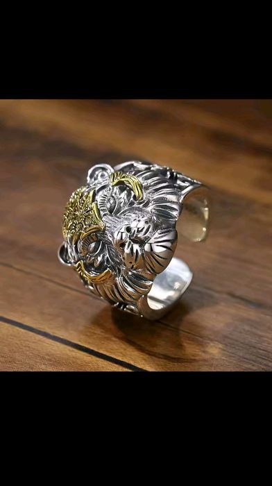Sygnet lew srebro 925 luksusowy.