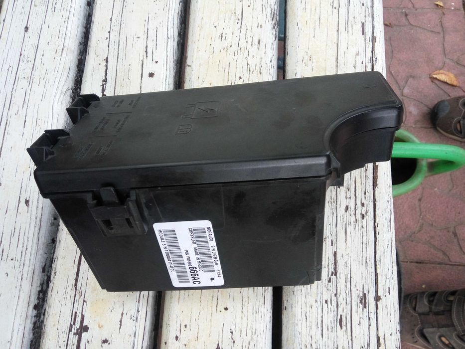 Блок предохранителей TIPM Dodge Caliber.