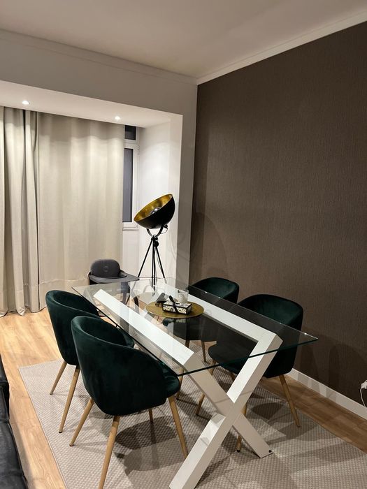 Mesa banak com 4 cadeiras sklum