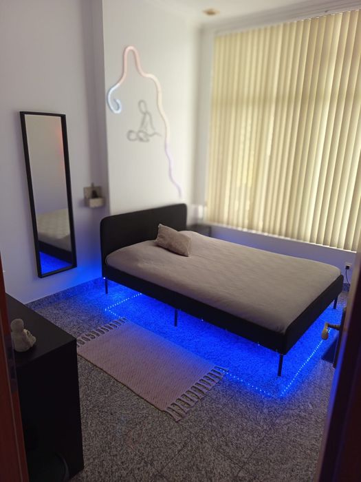 Aluga-se Quarto - despesas incluídas