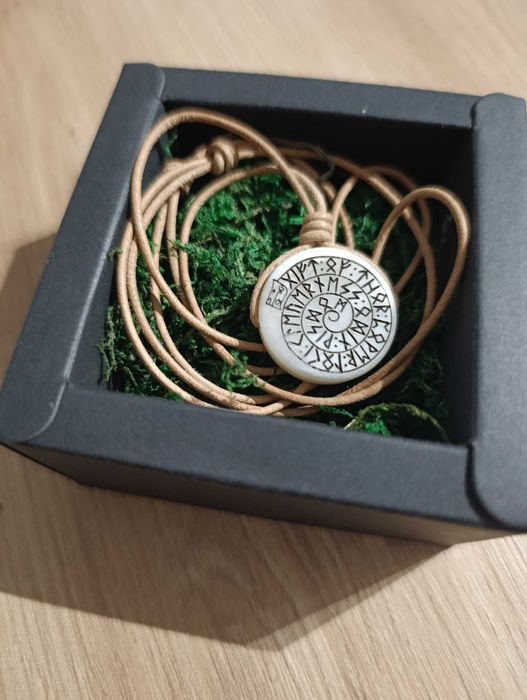 Naszyjnik runiczny Jormungandr z kości jelenia