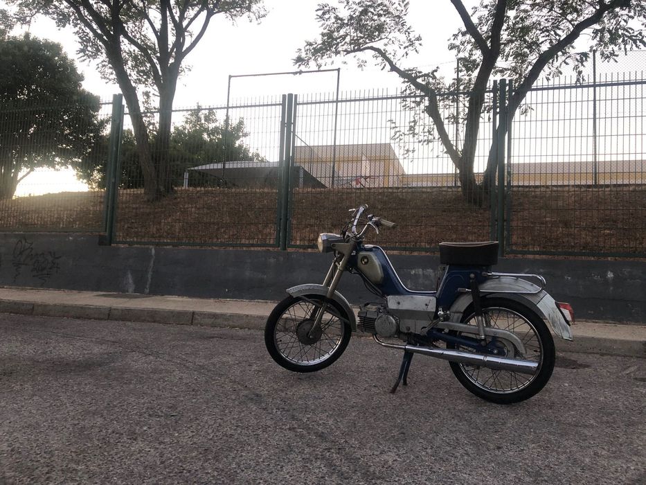 Puch ciclomotor com pedais 50cc anos 70 P/fixo