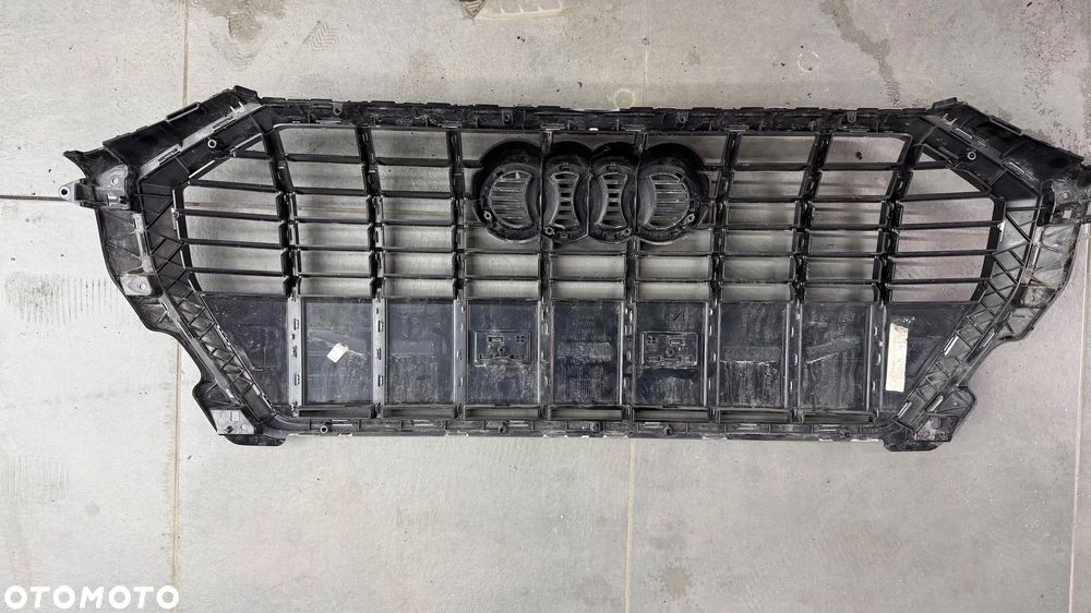 Grill/Atrapa chłodnicy - Audi Q3 83A - ORYGINALNY