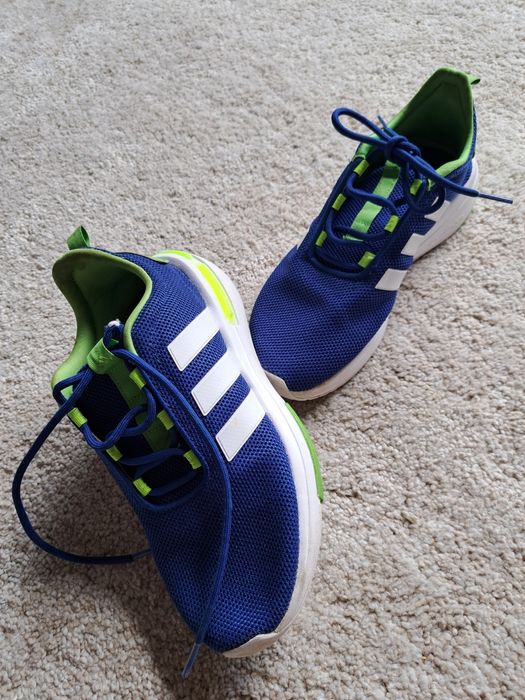Buty sportowe chłopięce w bardzo dobrym stanie 38
