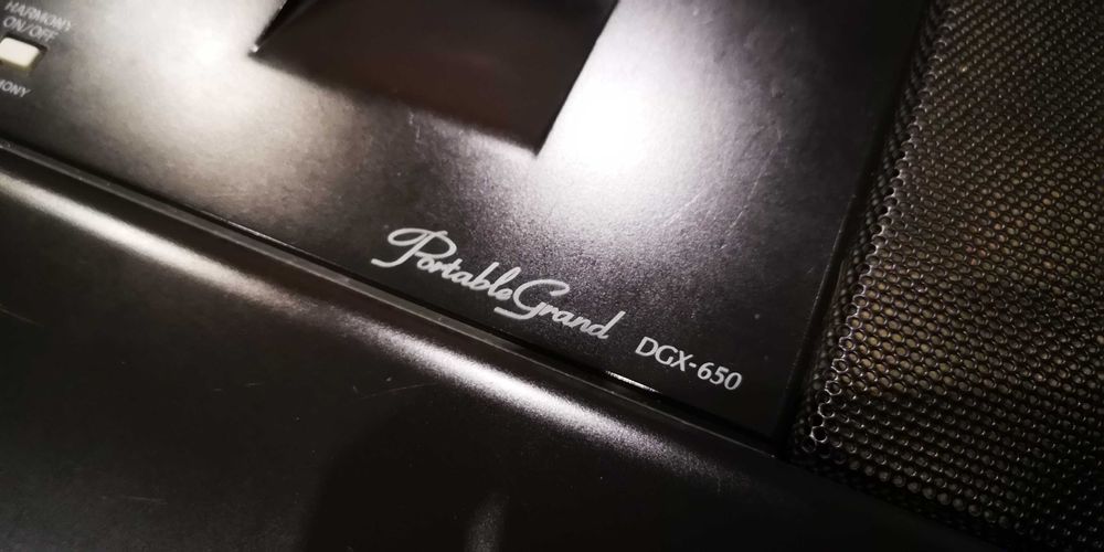 Piano digital Yamaha DGX 650