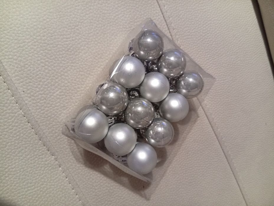 Natal - Conjunto de bolas pequenas prateadas