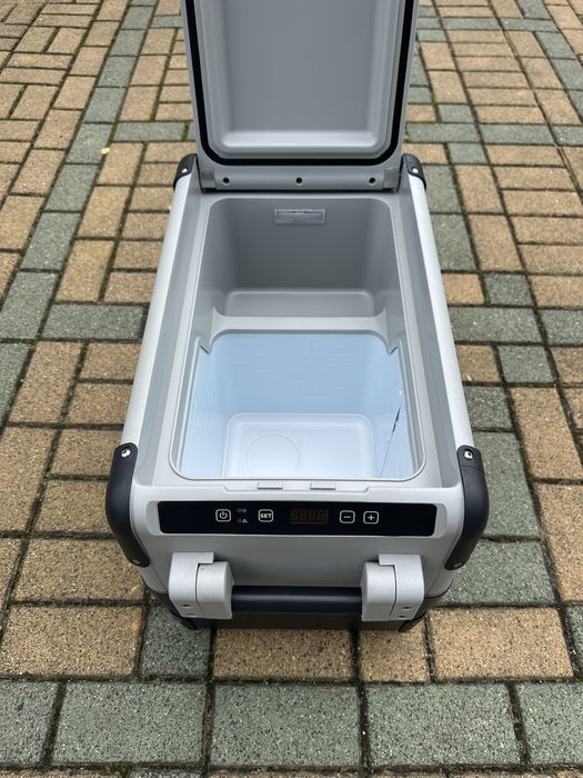 Używana lodówka kompresorowa DOMETIC CFX28 – stan BDB KOMPLET