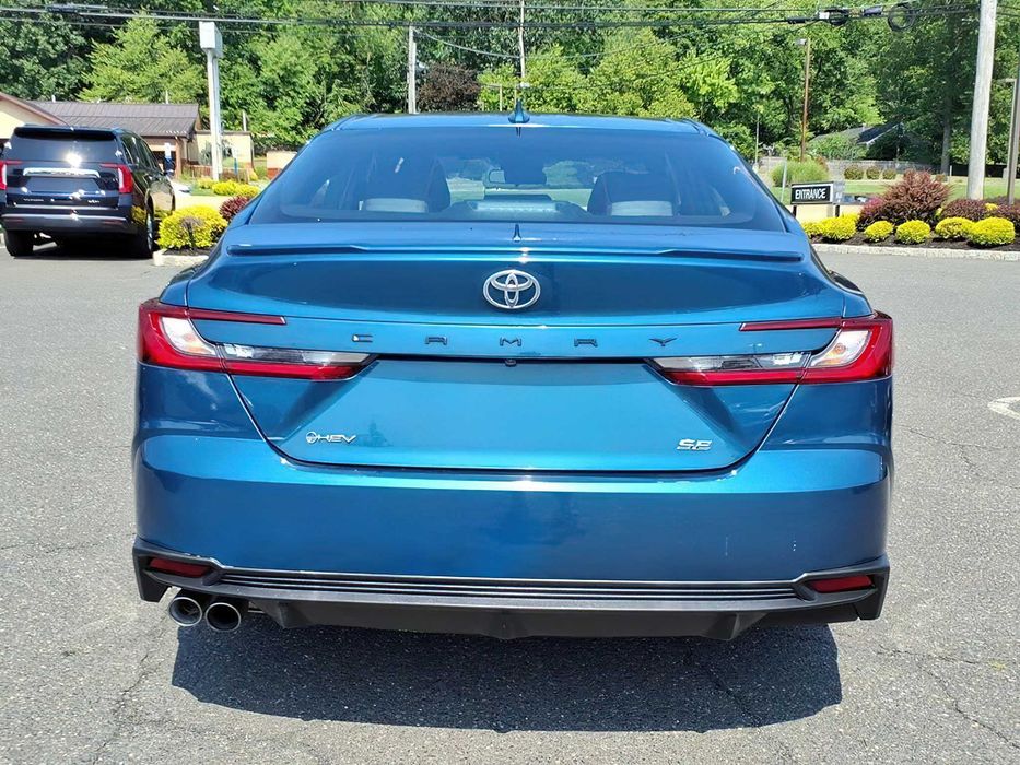 Toyota Camry      2025