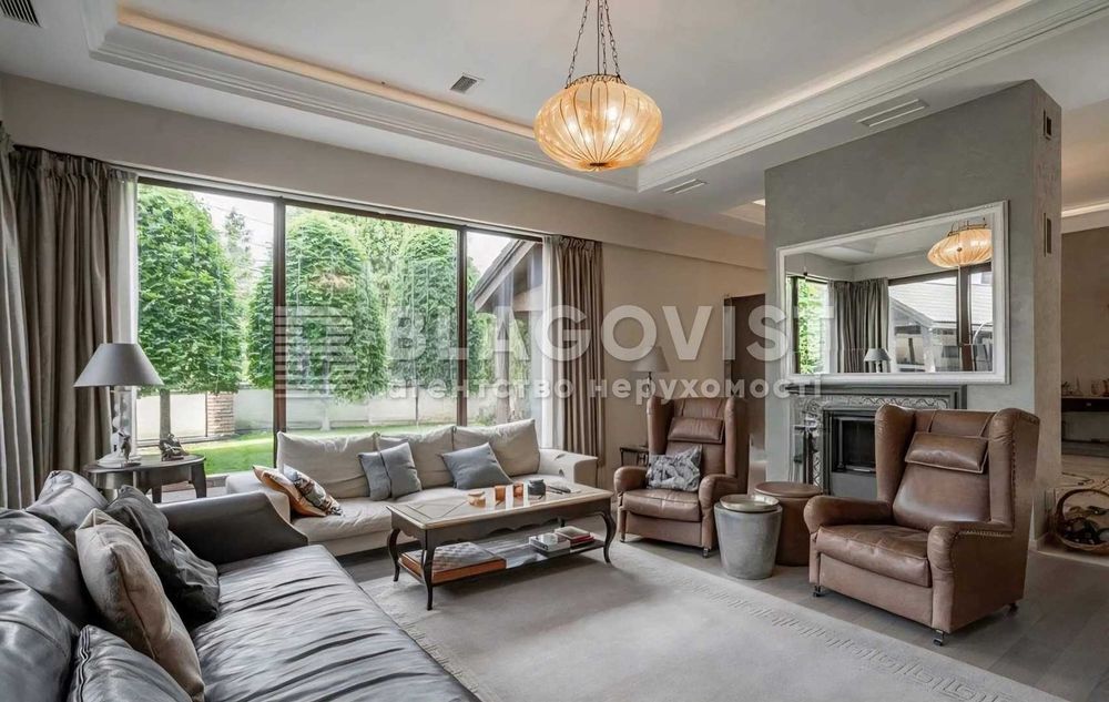 Эксклюзивный особняк  с бассейном и дендропарком