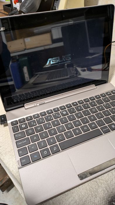 2 ASUS TF300 com dock