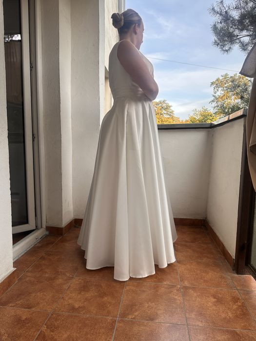 Suknia ślubna satynowa 40/46