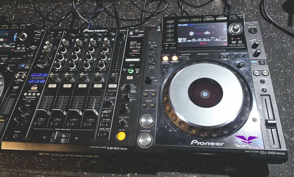 DJM900nexus + 2 CDJ2000nexus