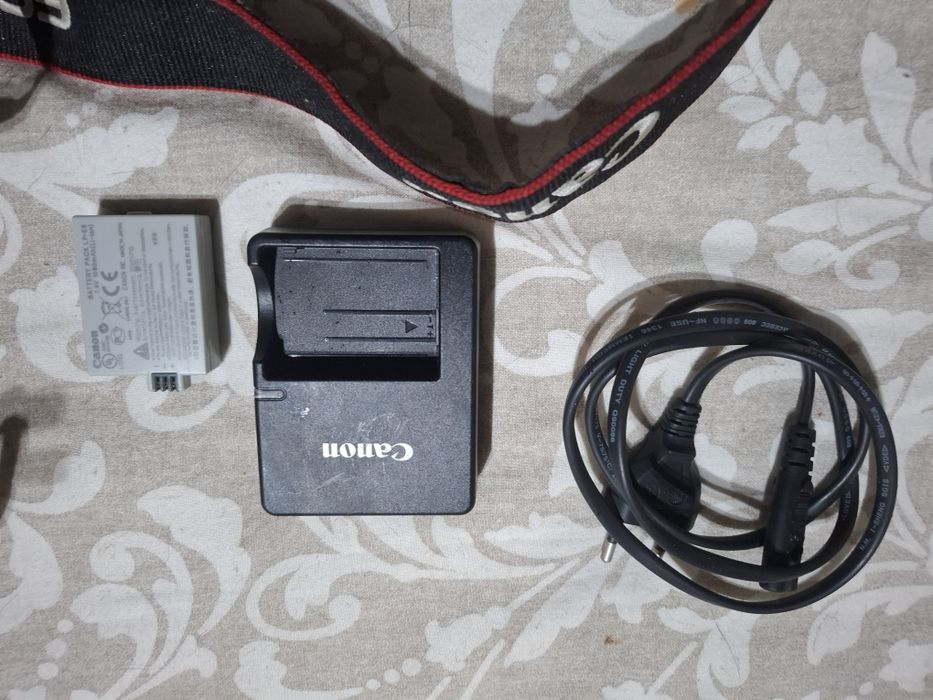 Máquina Fotográfica CANON EOS