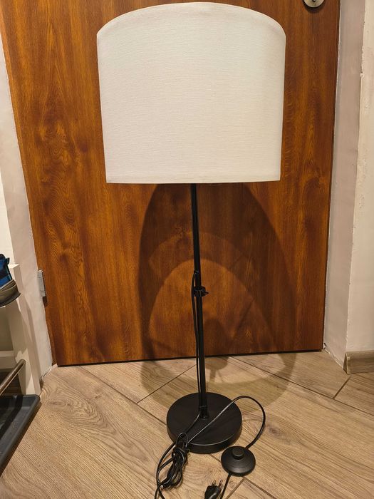 Lampa podłogowa