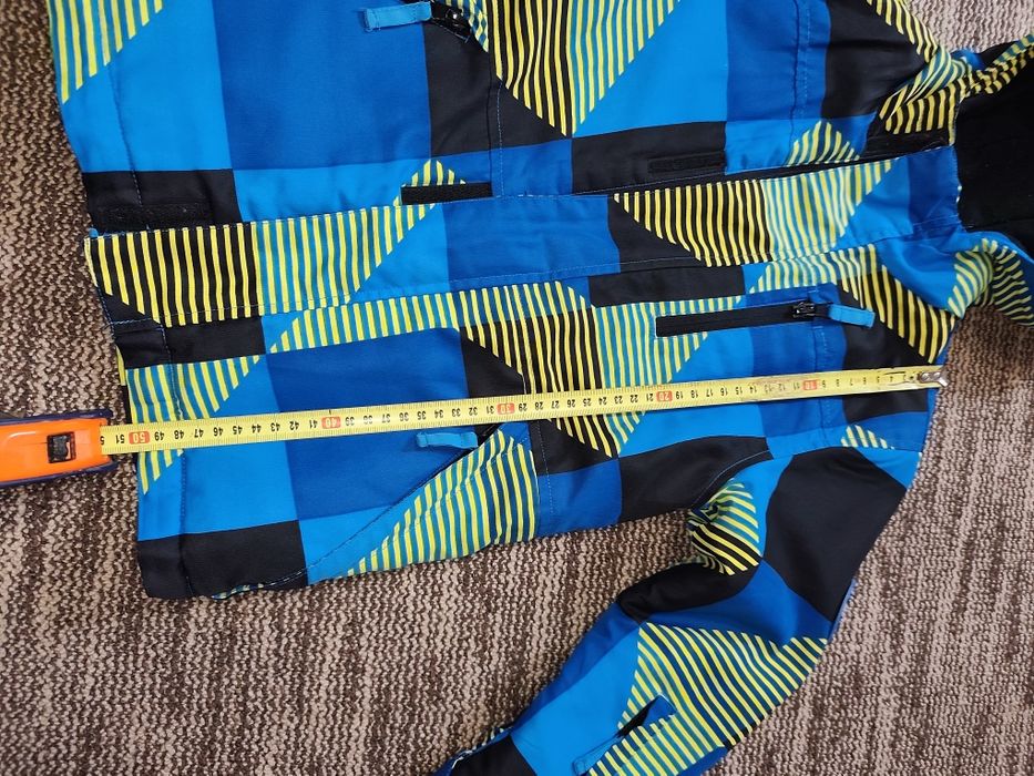 Дитяча лижна куртка в ідеальному стані підійде до 5 років