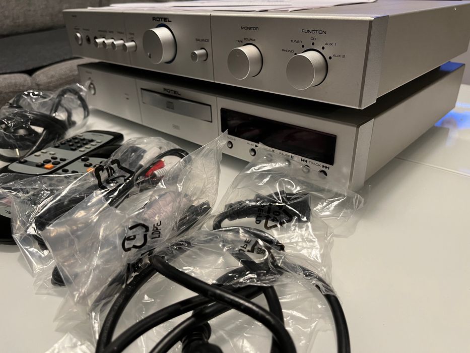 Stereo wzmacniacz Rotel RA-02 z pilotem i kartonem