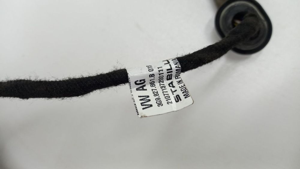 Амортизатор крышки багажника Volkswagen Passat B8 3G9827851B