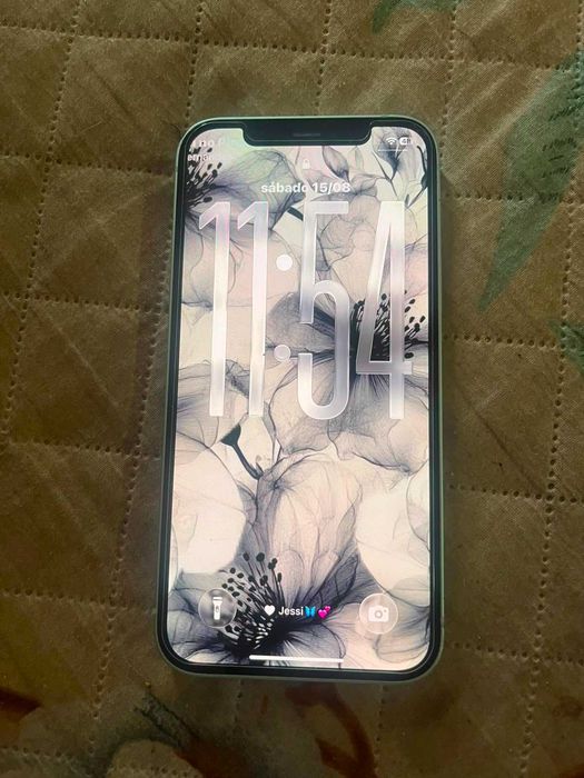 Iphone 12.