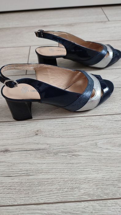 Жіночі шкіряні босоніжки