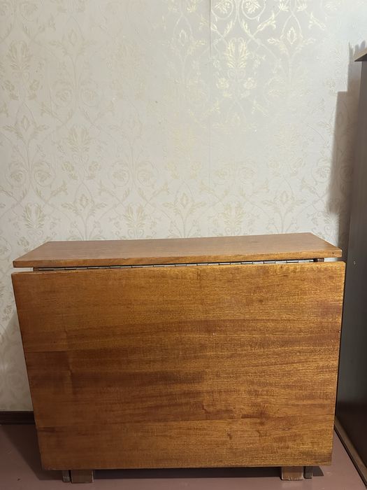 Стіл книжка