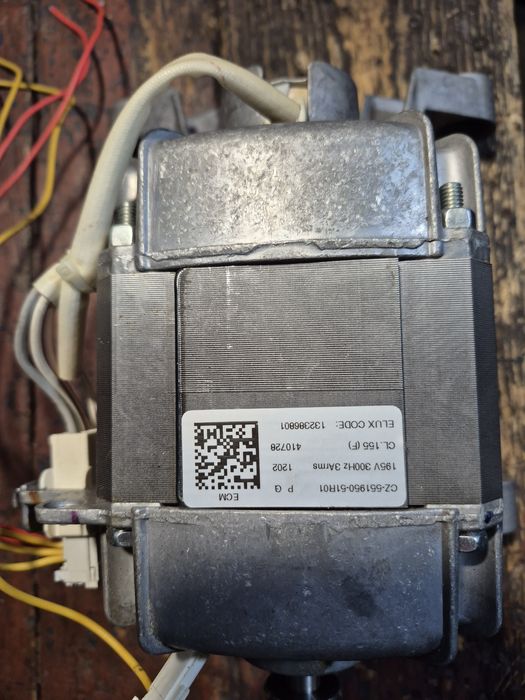 Двигун з пральної машинки