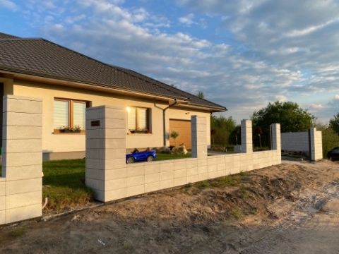 Montaż Ogrodzeń Panelowych oraz Murowanych