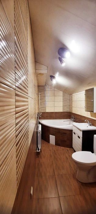 Продаж 2 поверхового Будинку. Власниця.