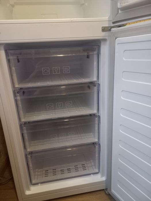 Продам холодильник BEKO. Б/у. Рабочий на половину.
