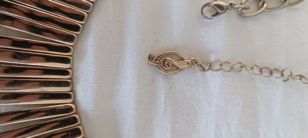 Colar dourado Stradivarius
