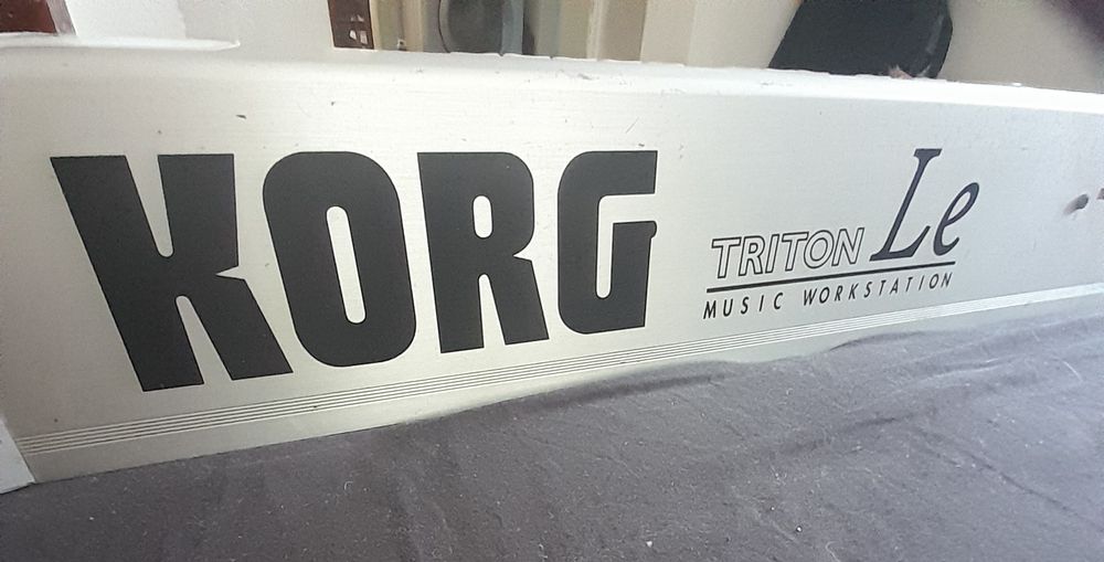 Продається корг трітон ле.korg triton le.